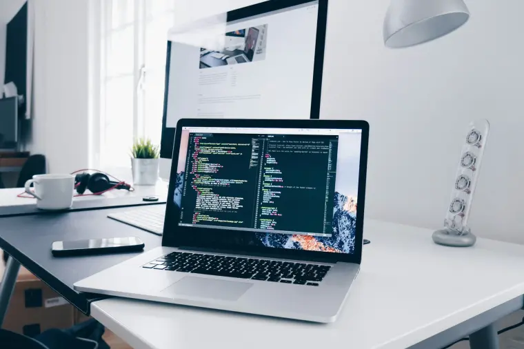 Agencia de desarrollo web Guayaquil - Mapache Labs workspace